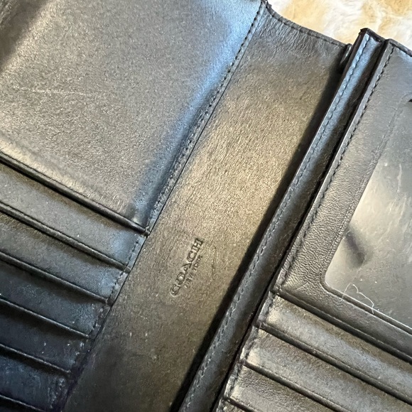 Coach wallet with tons of space - Picture 7 of 7